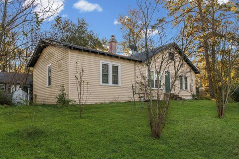 Photo of 712 N Pine Avenue, Livingston, TX 77351 (MLS # 56757557)