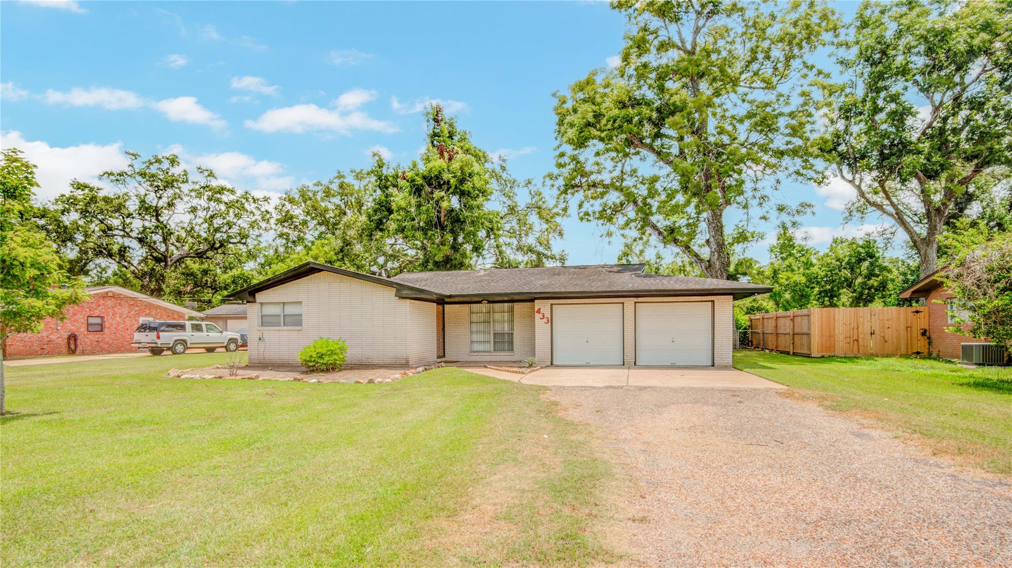 433 Southern Oaks Drive