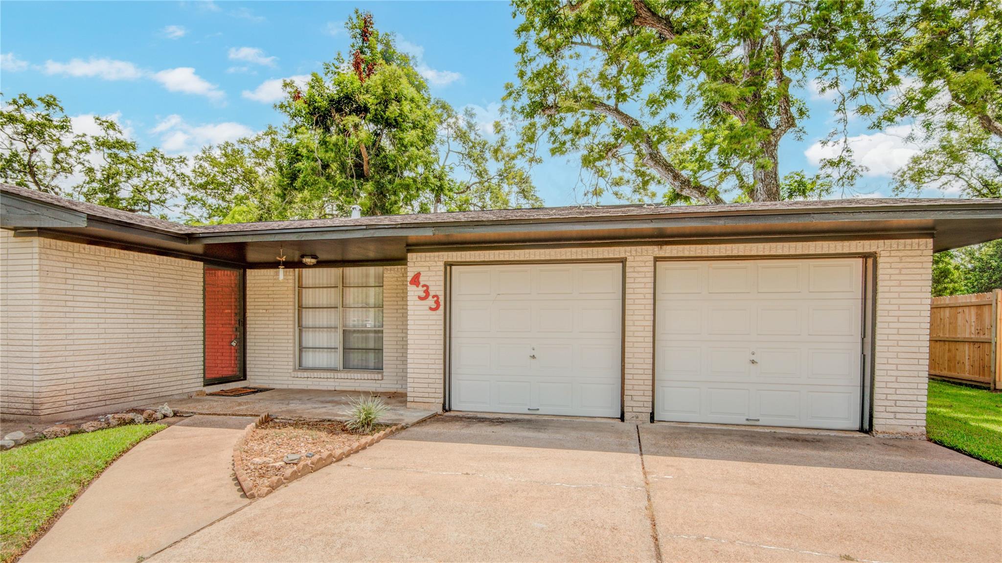 433 Southern Oaks Drive