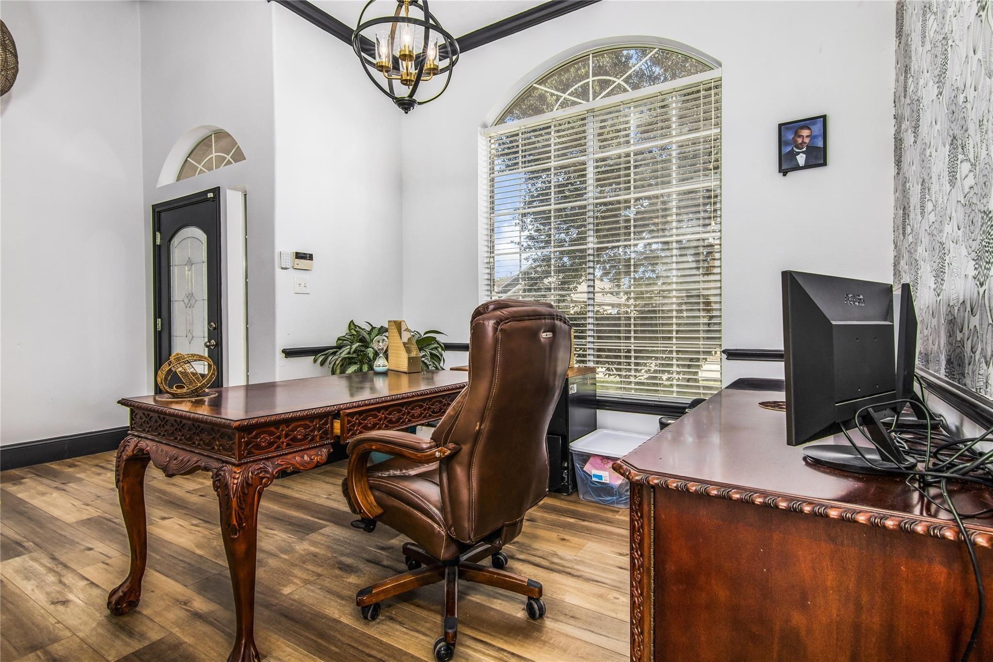 810 Hallmark Oak Street