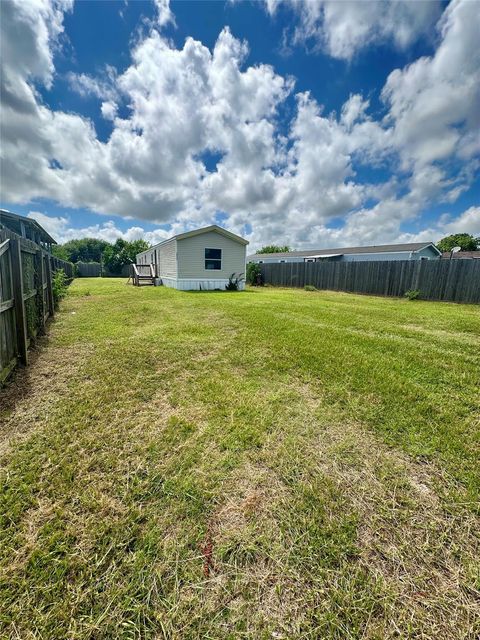 Photo of 2523 Oyster Creek Bend, Oyster Creek, TX 77541 (MLS # 37937852)