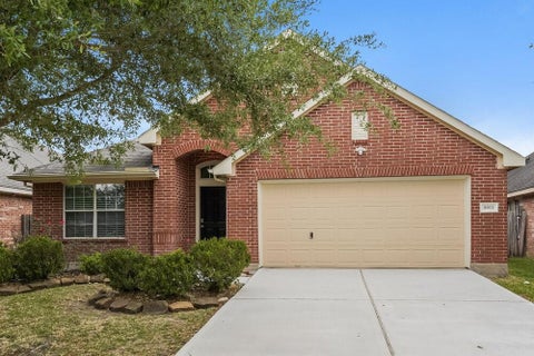 Homes For Rent - 8011 Thorncroft Manor Lane<br/> Richmond, TX 77407