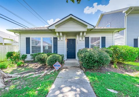 Photo of 1561 Nichole Woods Drive, Houston, TX 77047 (MLS # 10886572) Photo of 1561 Nichole Woods Drive, Houston, TX 77047 (MLS # 10886572)