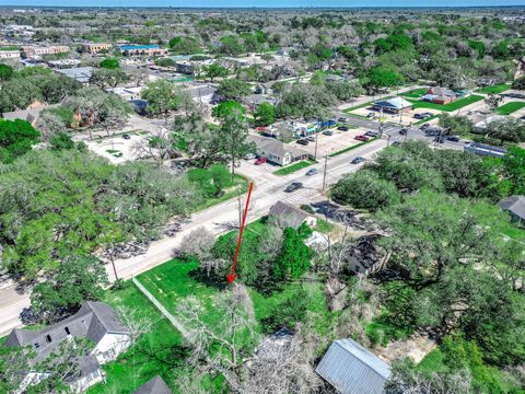 Vacant Land For Sale - 219 W Adoue Street<br/> Alvin, TX 77511