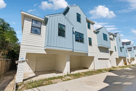Photo of 2029 Oak Forest Drive #A-B, Houston, TX 77018 (MLS # 23835648)