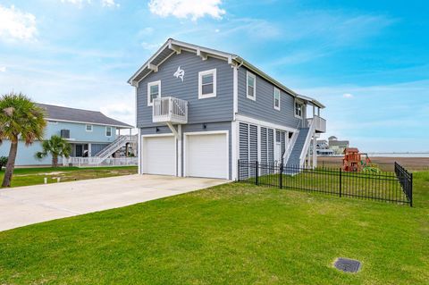 Photo of 944 Tiki Drive, Tiki Island, TX 77554 (MLS # 71950019)