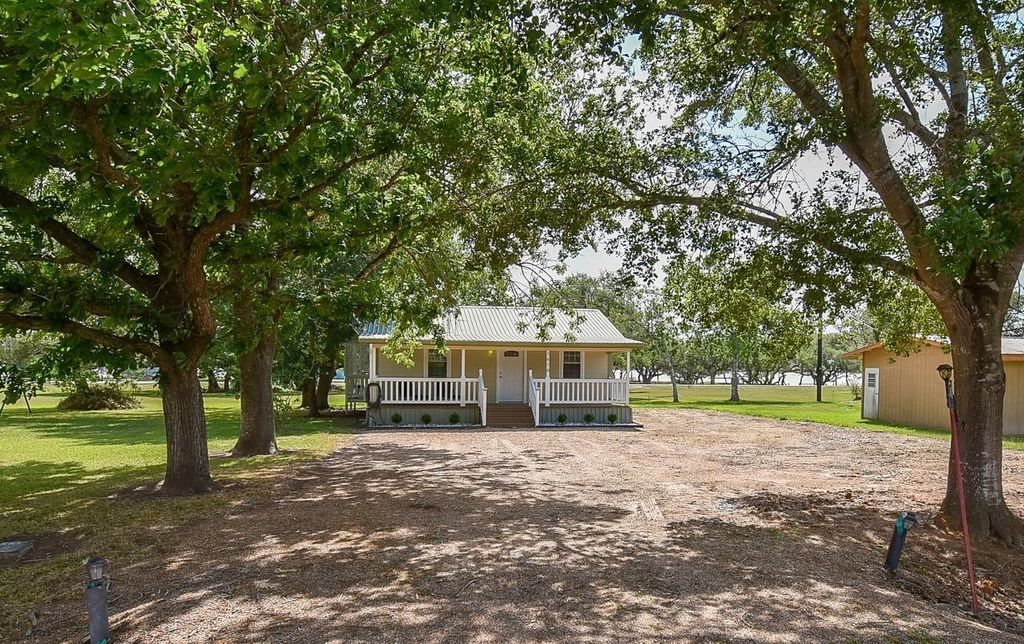 Photo of 1678 Bayview Drive, Palacios, TX 77465 (MLS # 60160824)