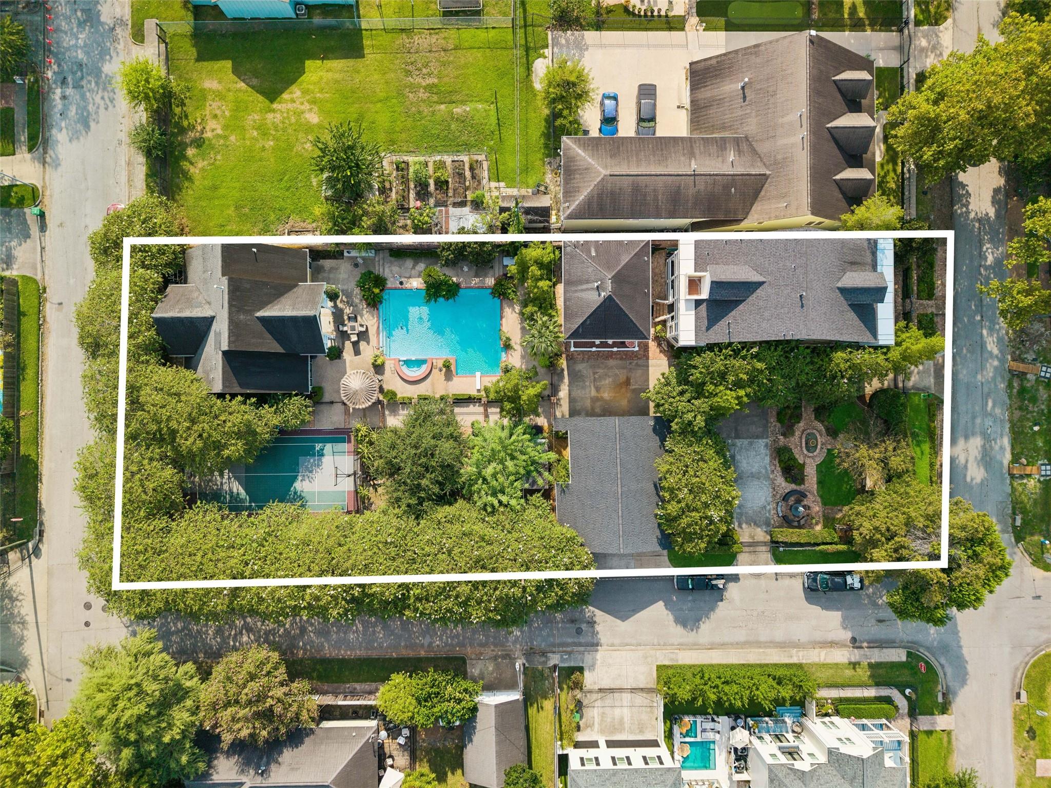 216 E 26th Street
