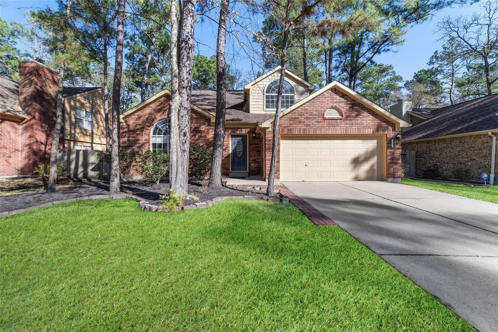 Photo of 183 N Village Knoll Circle, The Woodlands, TX 77381 (MLS # 32081334)