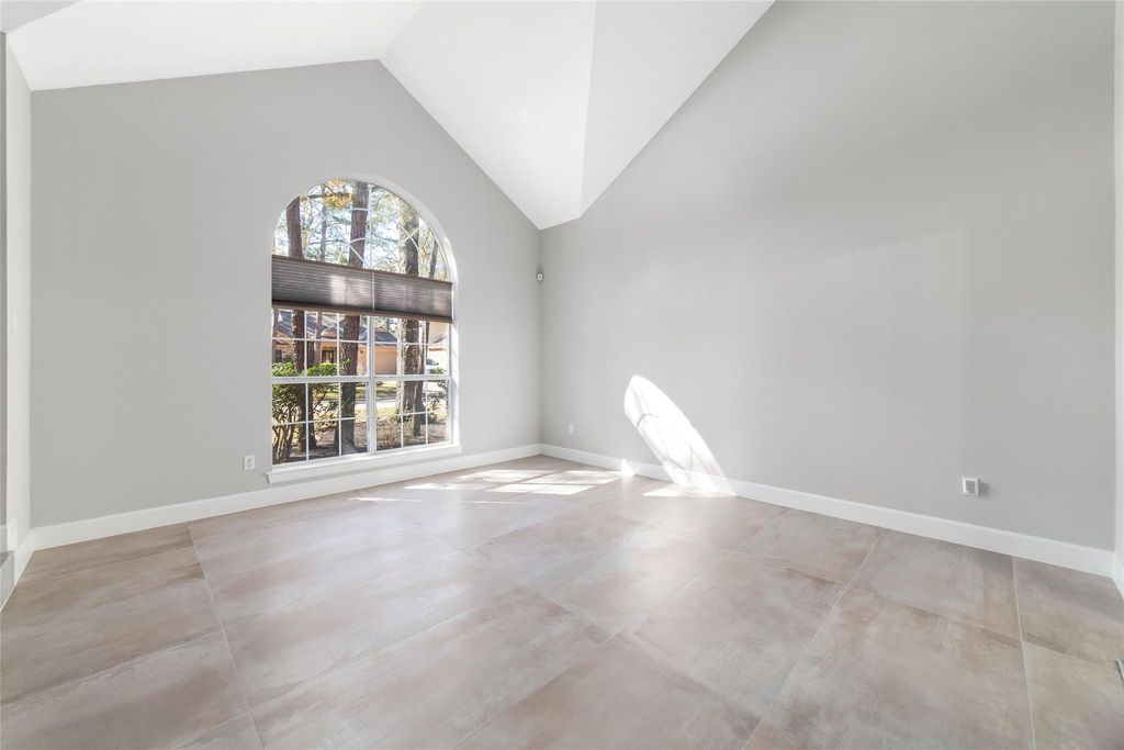 Photo of 183 N Village Knoll Circle, The Woodlands, TX 77381 (MLS # 32081334)
