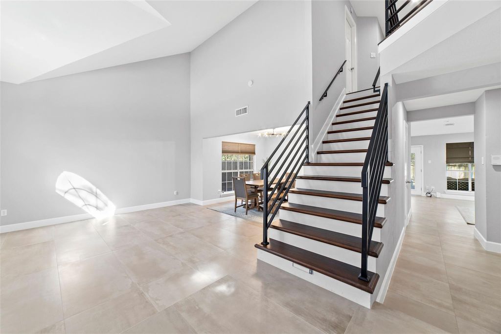 Photo of 183 N Village Knoll Circle, The Woodlands, TX 77381 (MLS # 32081334)