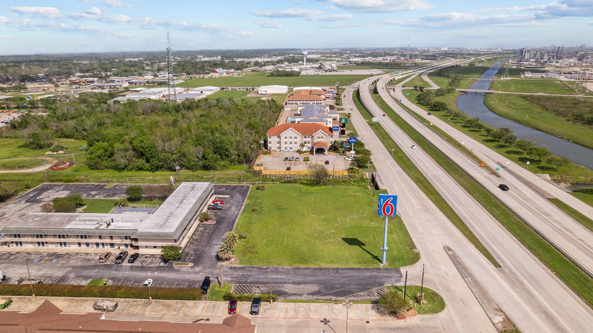 Photo 1 of 12 — 1000 Highway 332, Clute, TX 77531