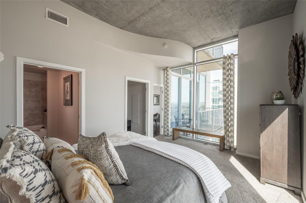 Photo of 5927 Almeda Road #21502, Houston, TX 77004 (MLS # 31035588)