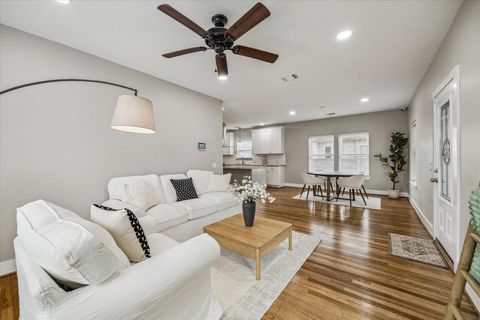 Photo of 2219 Mckee Street, Houston, TX 77009 (MLS # 27091092)