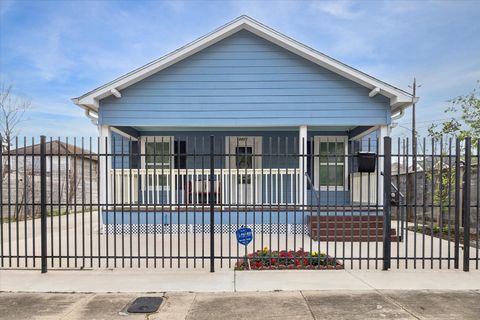 Tiny photo for 2219 Mckee Street, Houston, TX 77009 (MLS # 27091092)