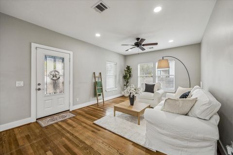 Tiny photo for 2219 Mckee Street, Houston, TX 77009 (MLS # 27091092)