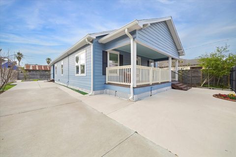 Tiny photo for 2219 Mckee Street, Houston, TX 77009 (MLS # 27091092)