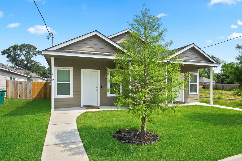 Photo of 412 Avenue H, Conroe, TX 77301 (MLS # 27452664)