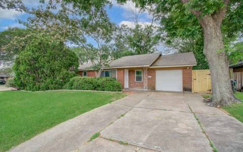 Photo of 4621 W 43rd Street, Houston, TX 77092 (MLS # 5390960)