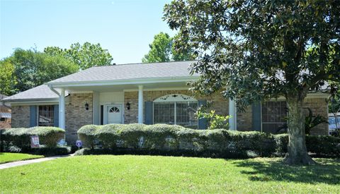 Photo of 6011 Arboles Drive, Houston, TX 77035 (MLS # 67589575)