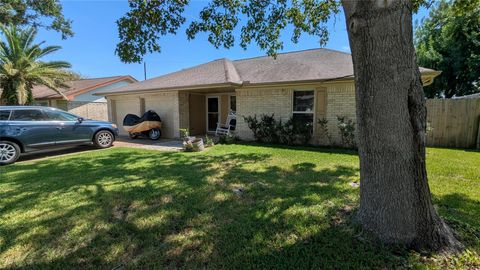 Photo of 4413 N Heron Drive, Seabrook, TX 77586 (MLS # 65019425)