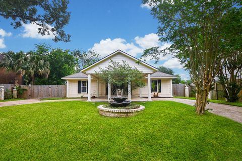 Photo of 1606 W Chelsea Place, El Lago, TX 77586 (MLS # 4208518)