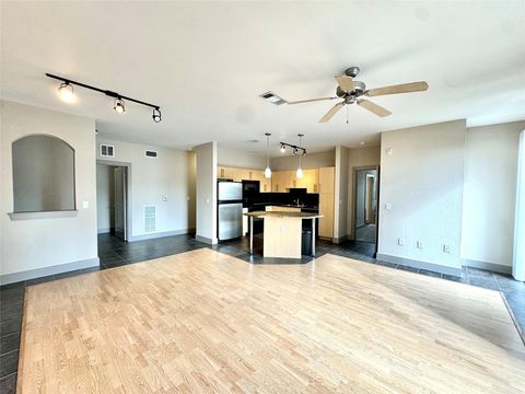 Photo of 3660 Richmond Avenue #322, Houston, TX 77046 (MLS # 16038284)