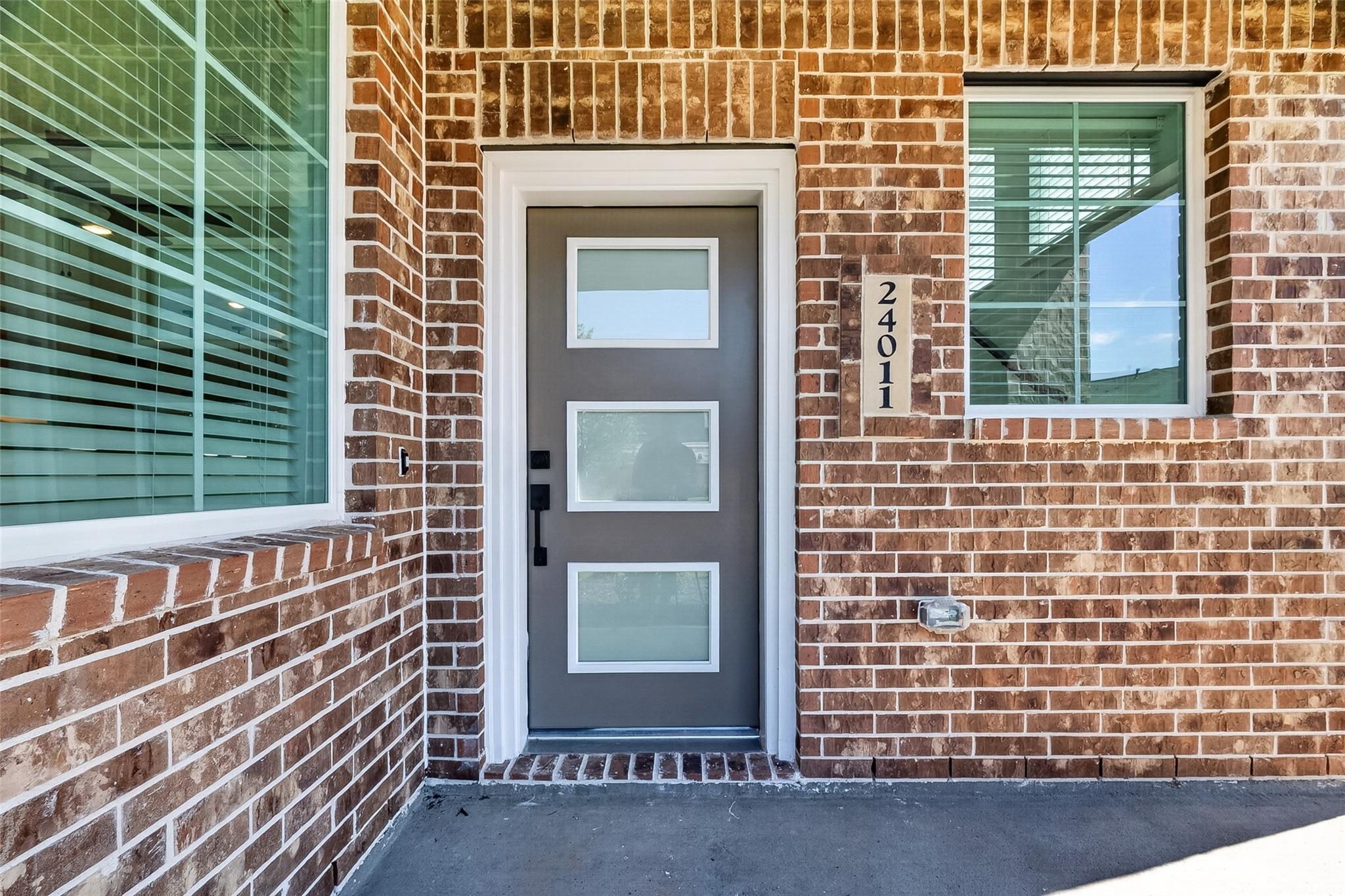 24011 Breezy Bank Trail