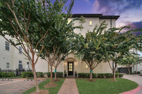 Photo of 10928 Wrenwood Park, Houston, TX 77043 (MLS # 61178127)