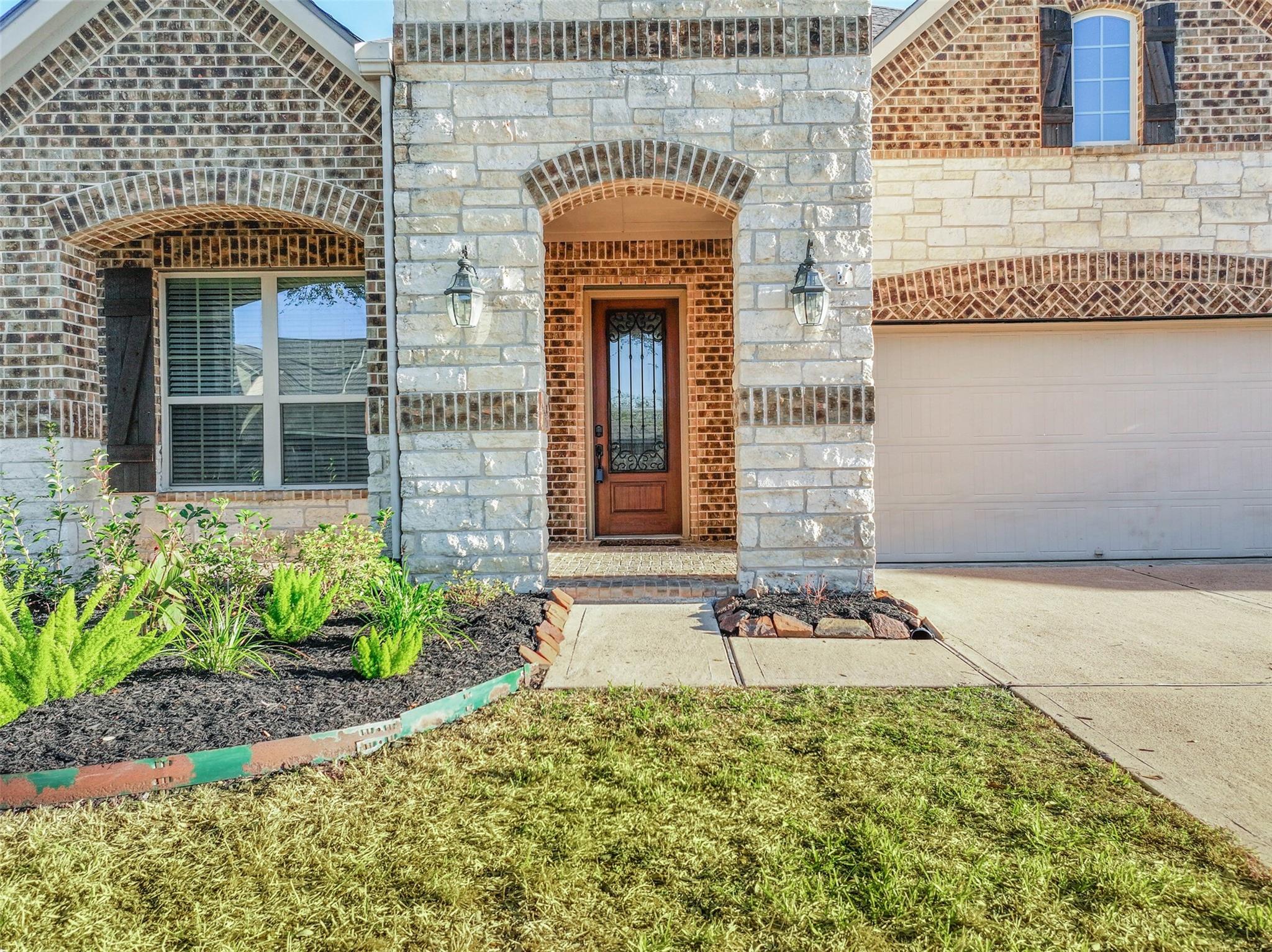 280 Clearwood Drive