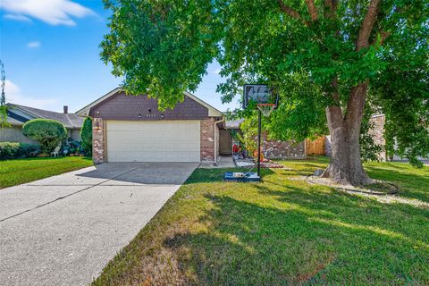 Photo of 8522 Grand Knolls Drive, Houston, TX 77083 (MLS # 7634952)