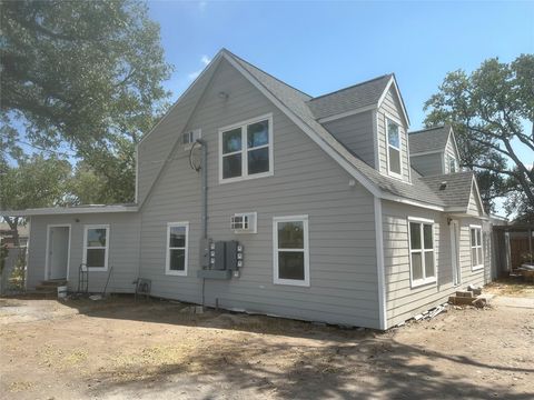 Photo of 1405 Miles Street, Houston, TX 77015 (MLS # 27738615)