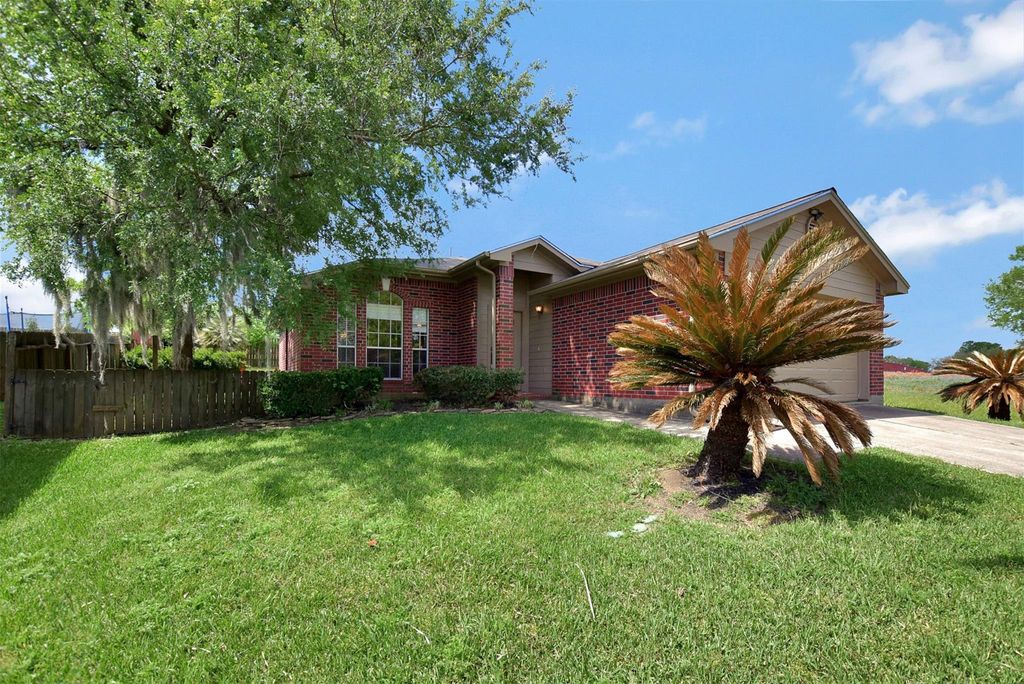 Photo of 855 Lake View Drive, Montgomery, TX 77356 (MLS # 20249478)