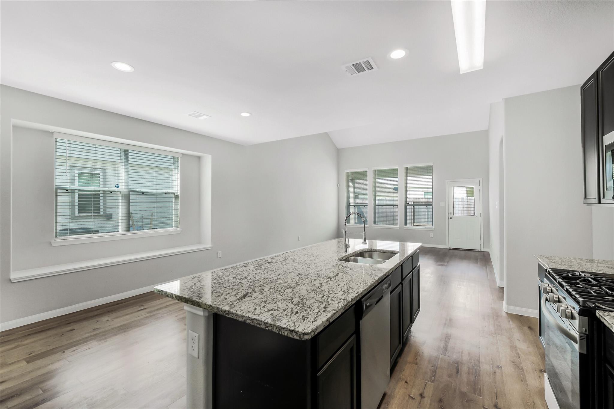 23643 Buttress Root Drive