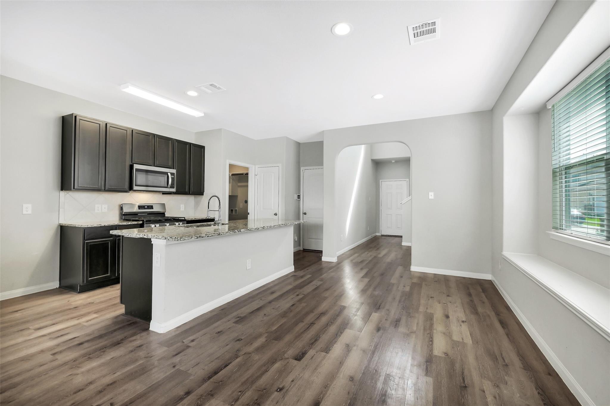 23643 Buttress Root Drive