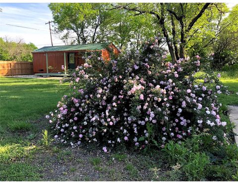 Homes For Sale - 241 E Jackson Street<br/> Bartlett, TX 76511