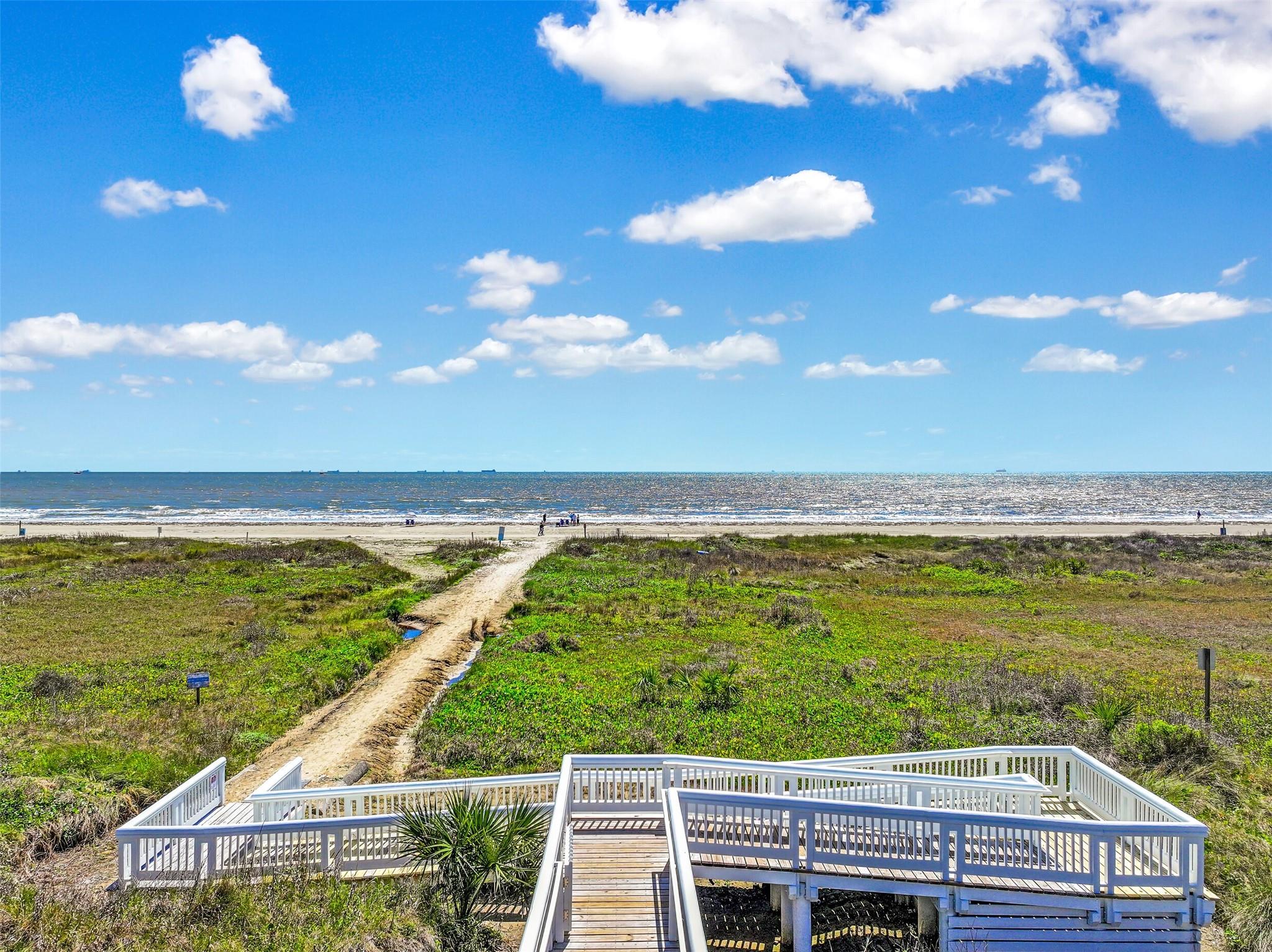 Galveston, Texas, 77550, United States, 5 Bedrooms Bedrooms, ,6 BathroomsBathrooms,Residential,Active,2027071