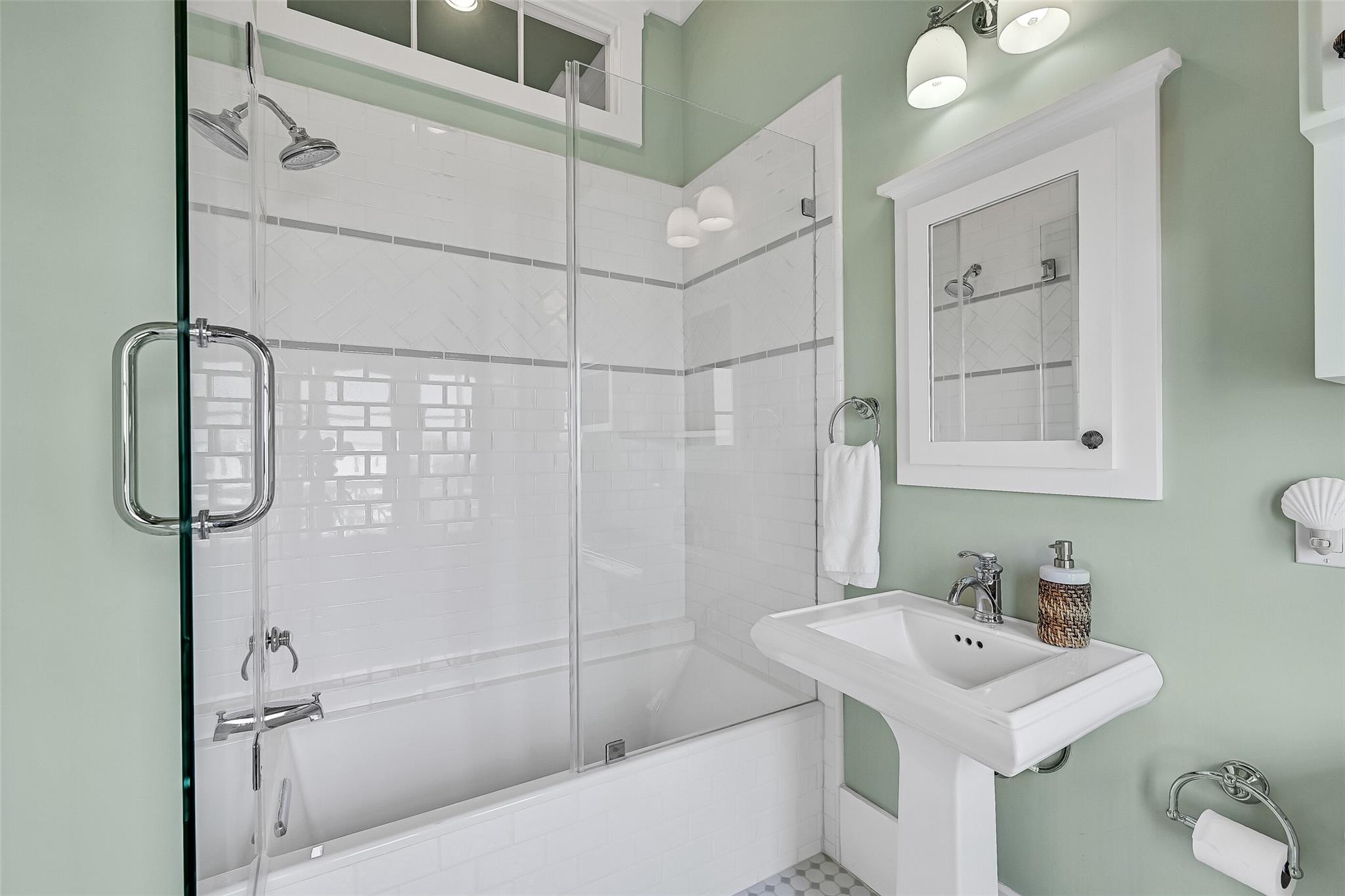 Galveston, Texas, 77550, United States, 5 Bedrooms Bedrooms, ,6 BathroomsBathrooms,Residential,Active,2027071