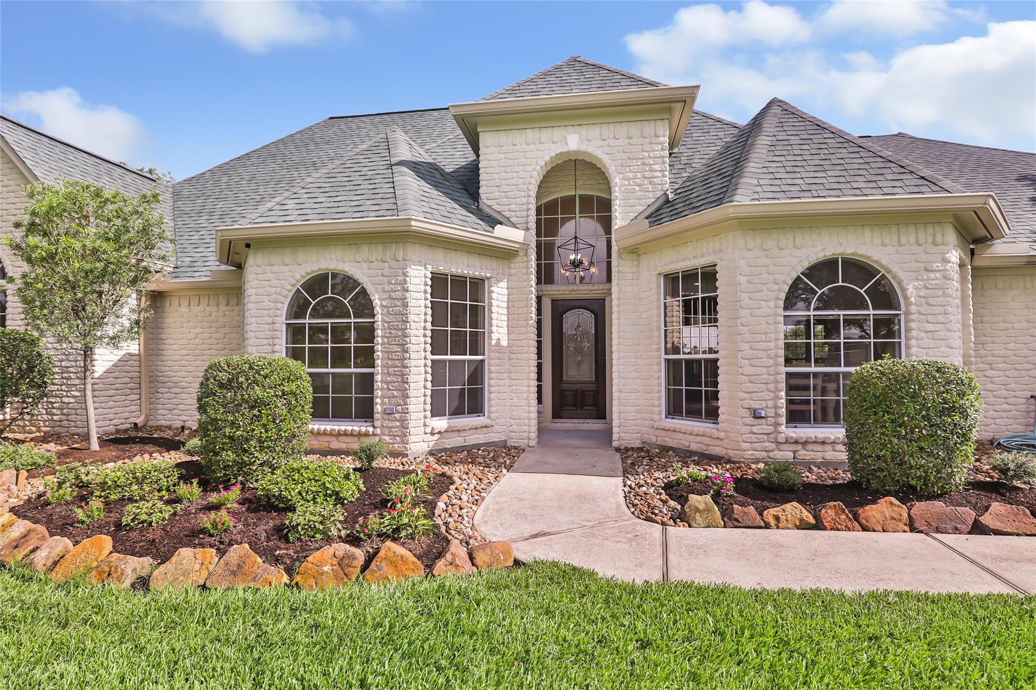 1030 Lillian Lane