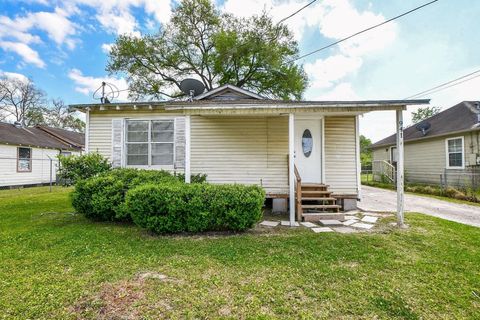 Photo of 941 Lucky Street, Houston, TX 77088 (MLS # 75122020)