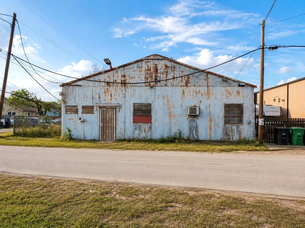 Photo of 7903 Leander Street, Houston, TX 77012 (MLS # 97318238)