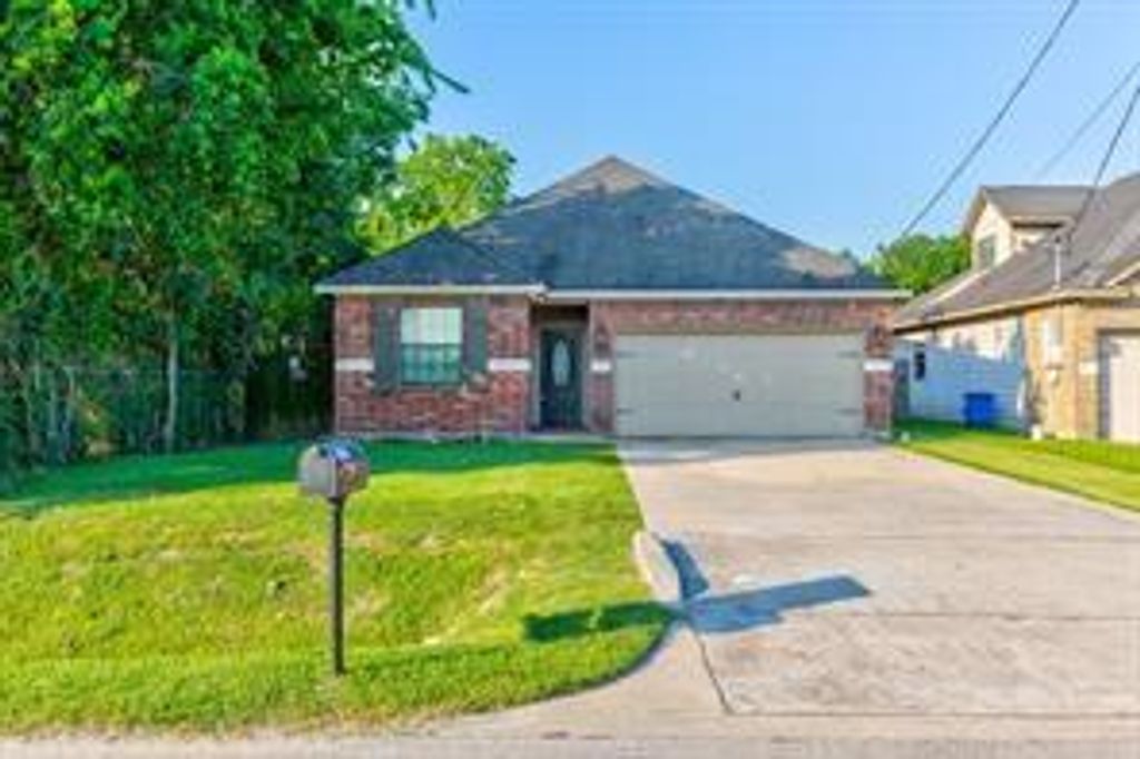 Photo of 3002 Arkansas Avenue, League City, TX 77573 (MLS # 18731402)