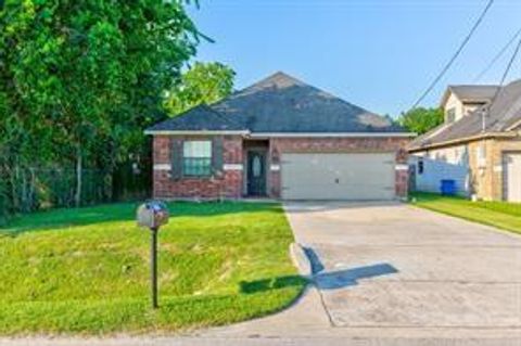 Photo of 3002 Arkansas Avenue, League City, TX 77573 (MLS # 18731402)