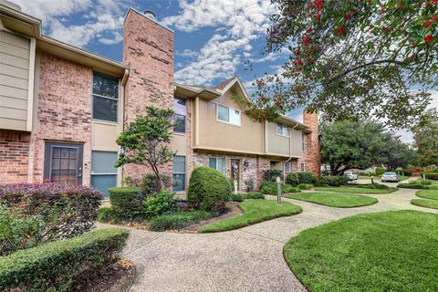 Photo of 2513 Bering Drive #7, Houston, TX 77057 (MLS # 98435605)