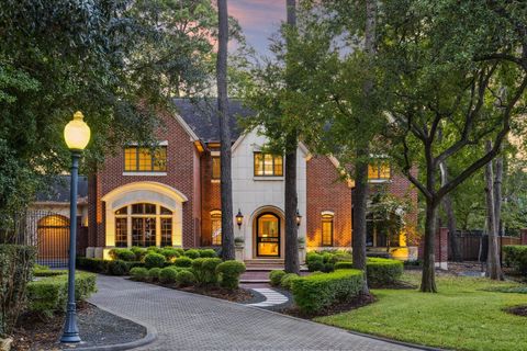 Photo of 918 Huntington Cove, Houston, TX 77063 (MLS # 17058688)