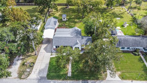 Photo of 2510 W Elvinta Street, Baytown, TX 77520 (MLS # 51350816)