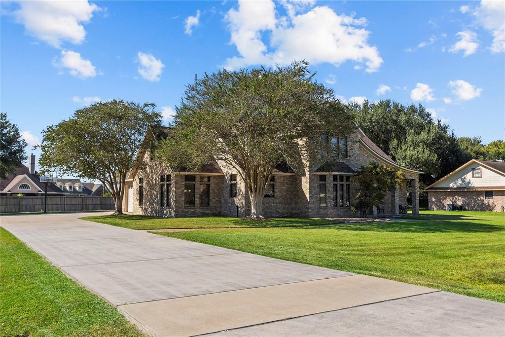 Photo of 12315 Fisher Drive, Mont Belvieu, TX 77523 (MLS # 93060728)