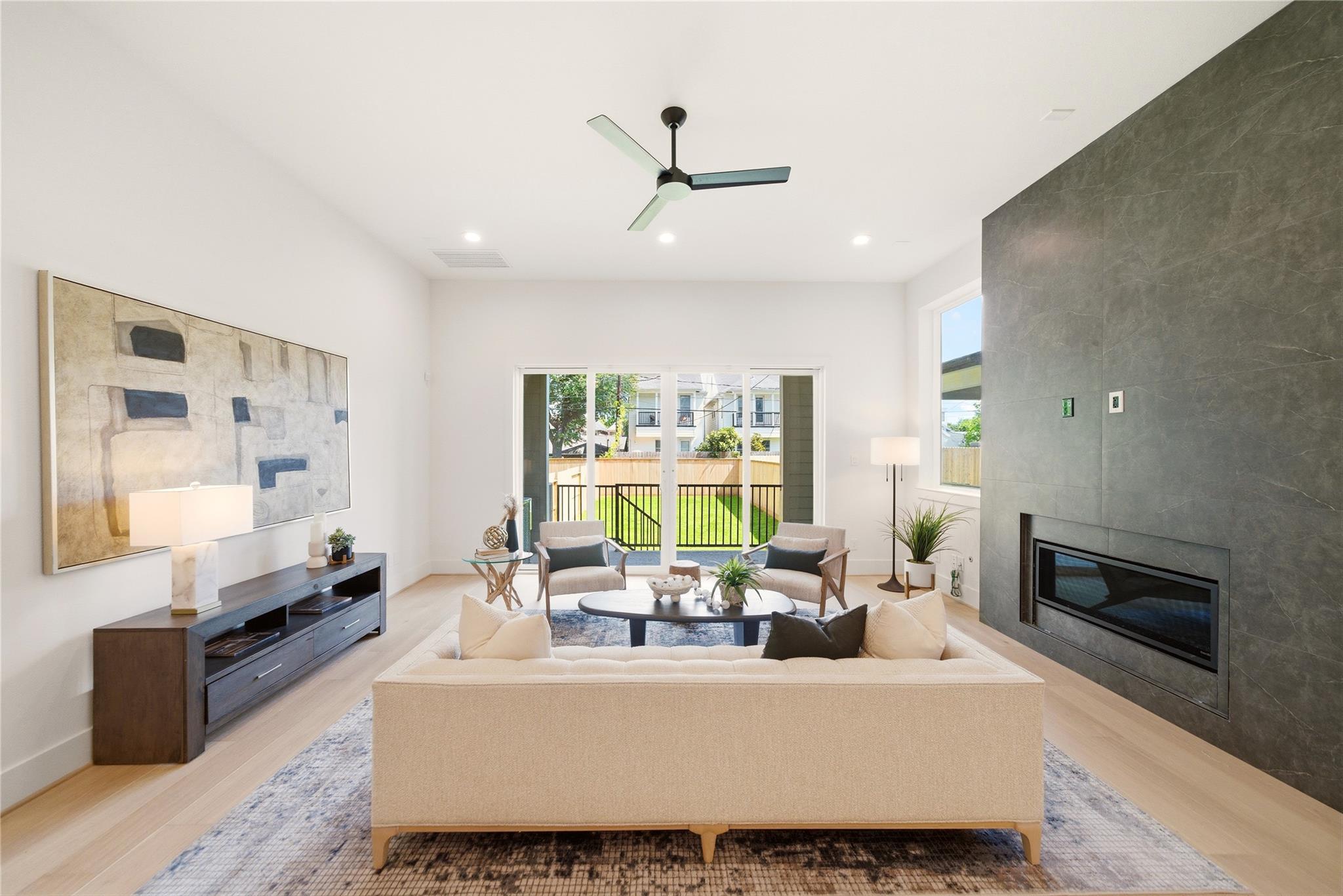 827 W 16th Street B