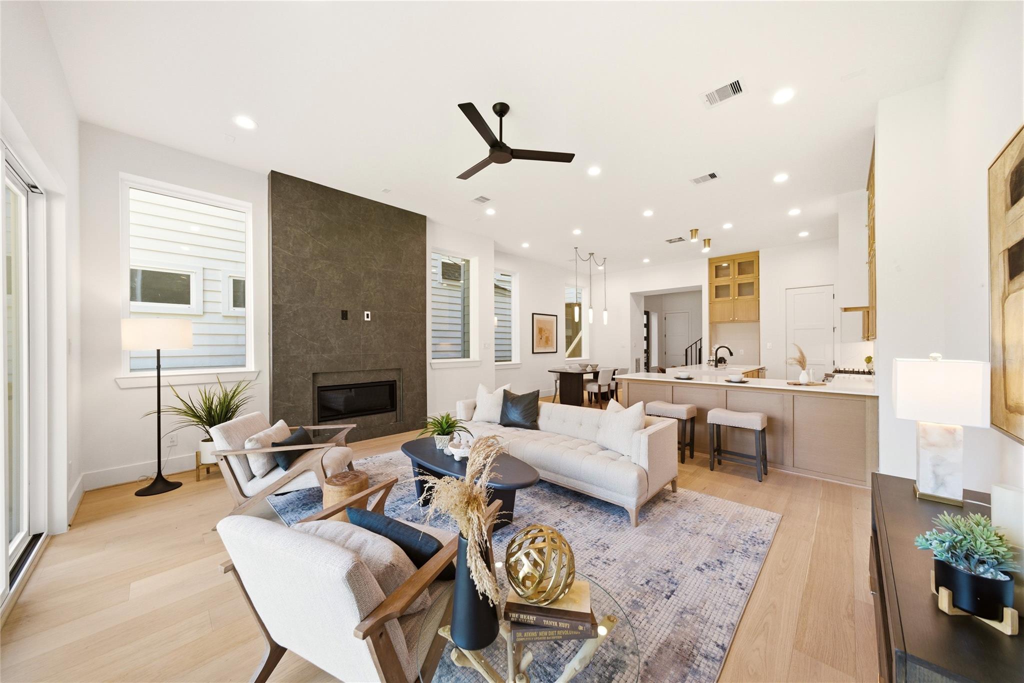 827 W 16th Street B
