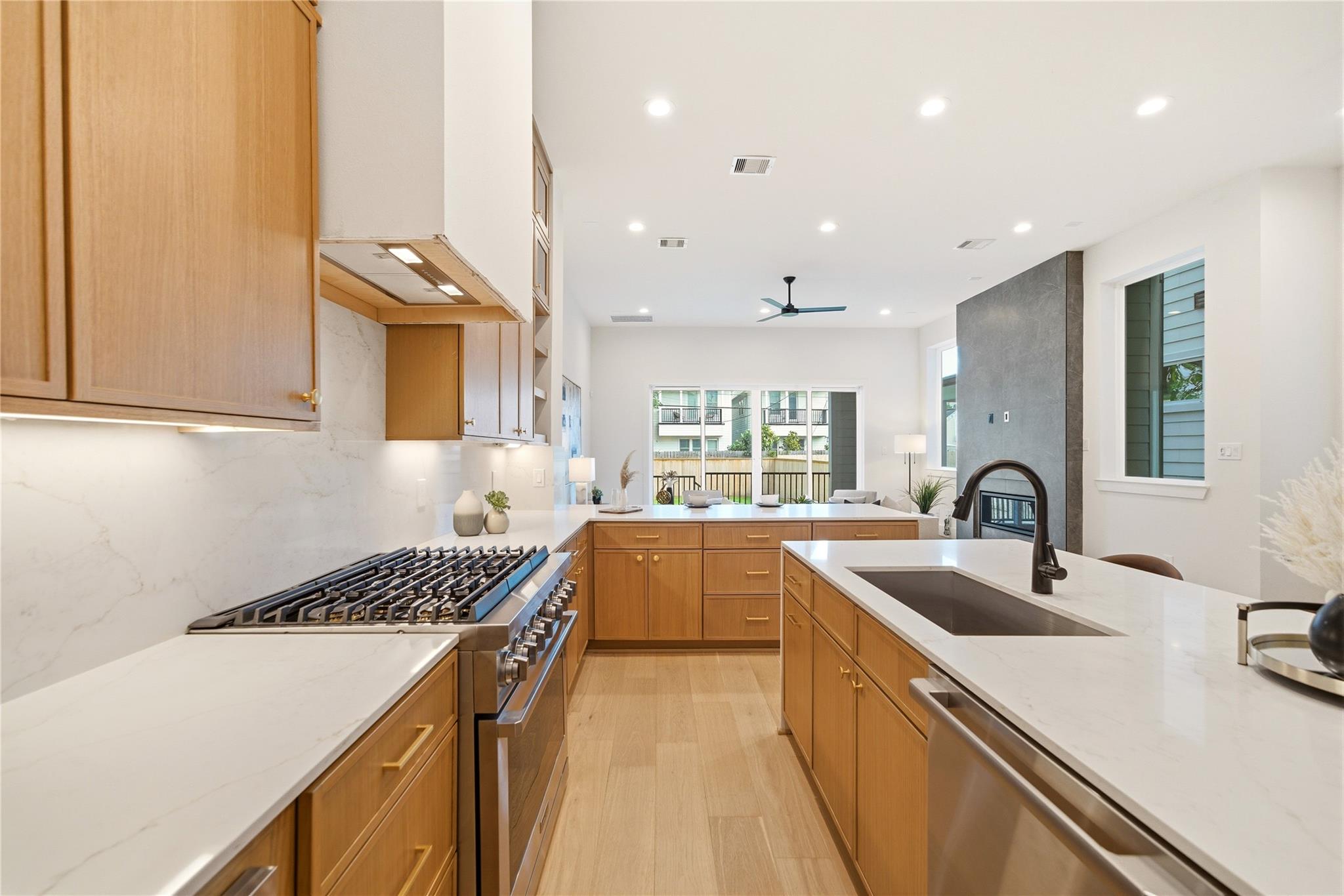 827 W 16th Street B